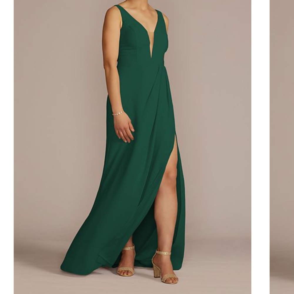 David’s Bridal juniper green dress. Size 6- lots of stretch, has pockets!
